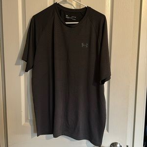 Under armor men’s tee XL loose fit like new